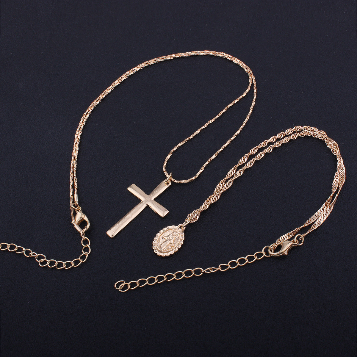 Ágata - Collar Multicapa Cruz y Monedas