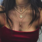 Rosa - Collar Multicapa Cruz y Virgen María
