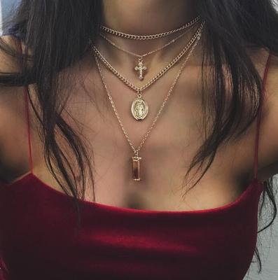 Rosa - Collar Multicapa Cruz y Virgen María