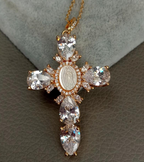 Lourdes - Colgante Cruz y Virgen María Dorado